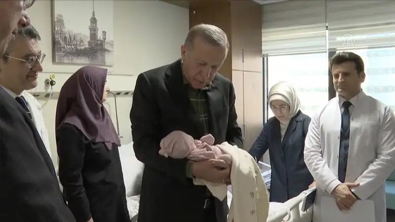 Recep Tayyip Erdoğan Depremzede Bebek