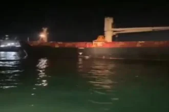 Yük gemisi Karaya oturdu
