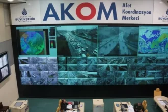 Akom