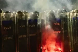 Polis